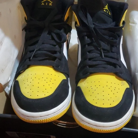 Jordan 1 yellow toe - Picture 3 of 8
